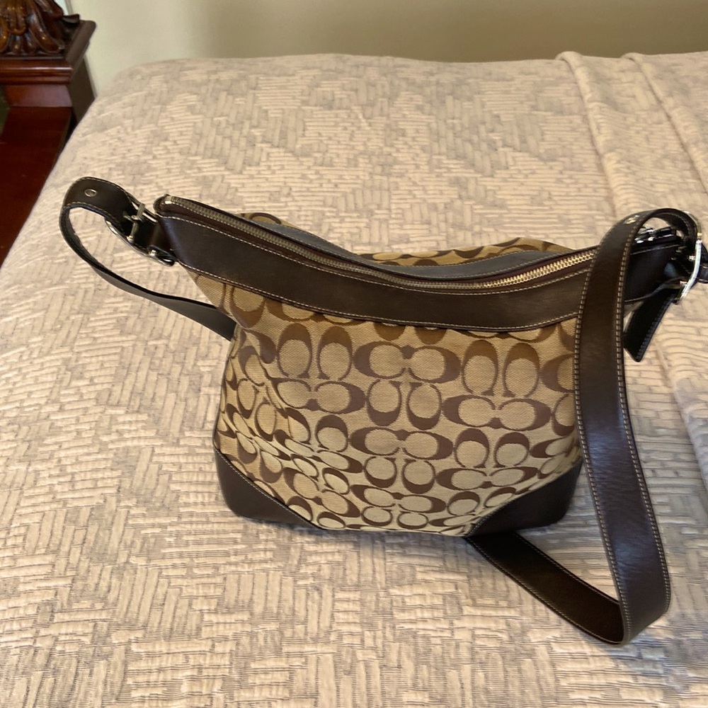 Coach crossbody bag. Minor scuff on bottom. Otherwise Excellent condition.